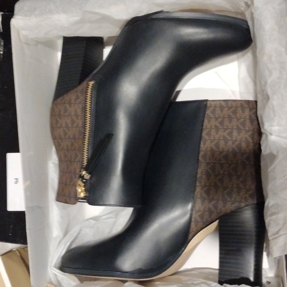 NIB🔥$325+ Michael Kors "Britt Ankle Boots" Size 8 Brown & Black MK 😍 - Picture 8 of 12